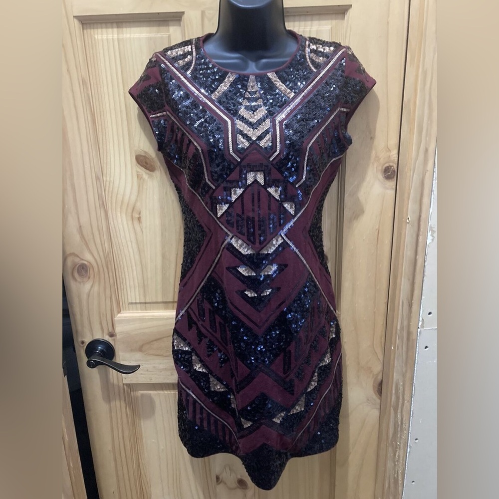 EXPRESS: BURGUNDY COLOR  COCKTAIL DRESS WITH BLACK AND GOLD SEQUINS SIZE S